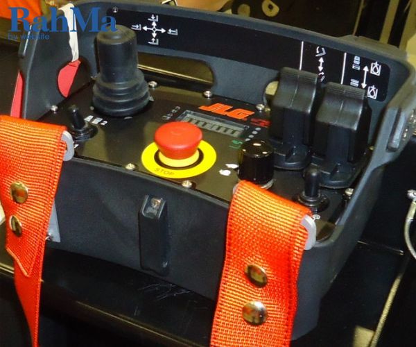 کنترل بی سیم بوم های تله هندلر JLG از بیرون کابین 